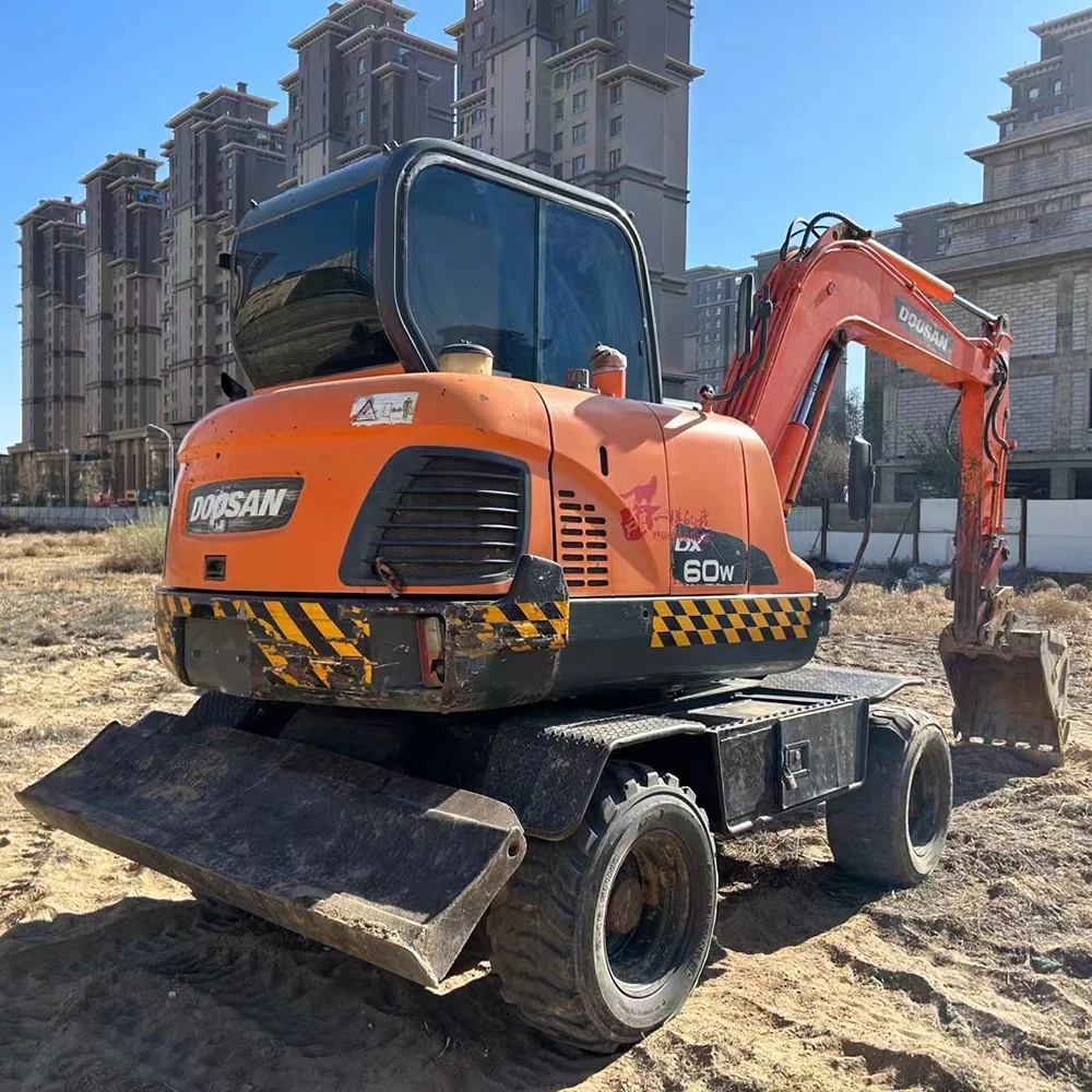 Cheap Price Original Machine 6 Ton Wheel Excavator Used Wheel Excavator Doosan DX60W For Sale