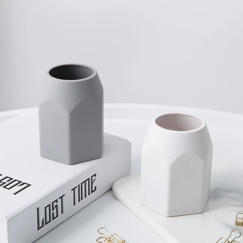 Simple Nordic Creative Personality Students Desk Office Pen Silicone Holder Storage Bucket Women Plastic Makeup Brush Pot
