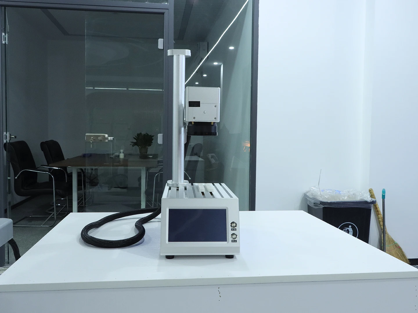 Factory direct sale  20W air cooling  high precision laser marking machine for pvc pipe