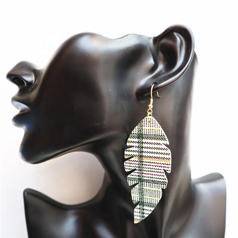 
Летние женские эффектные аксессуары, посеребренные серьги с блестками в виде листьев, блестящие серьги с бахромой, натуральные серьги из кожи с перьями 