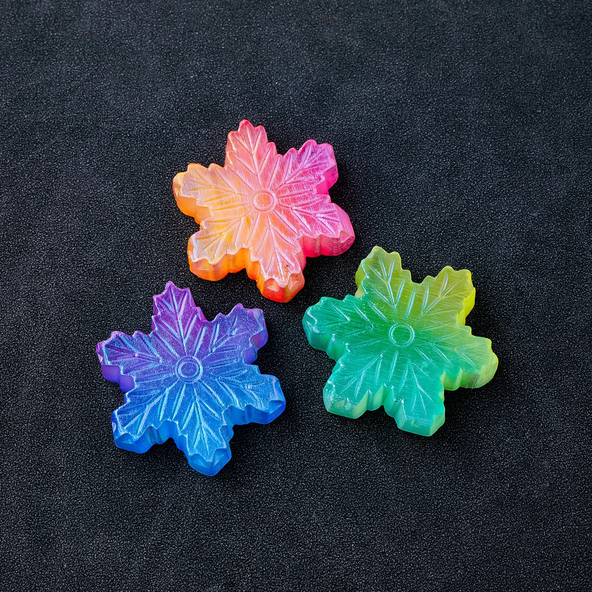 Wholesale Electroplated Colored Gypsum Snowflake Carvings Morocco Christmas Decorations Elegant Crystal Crafts Home Office