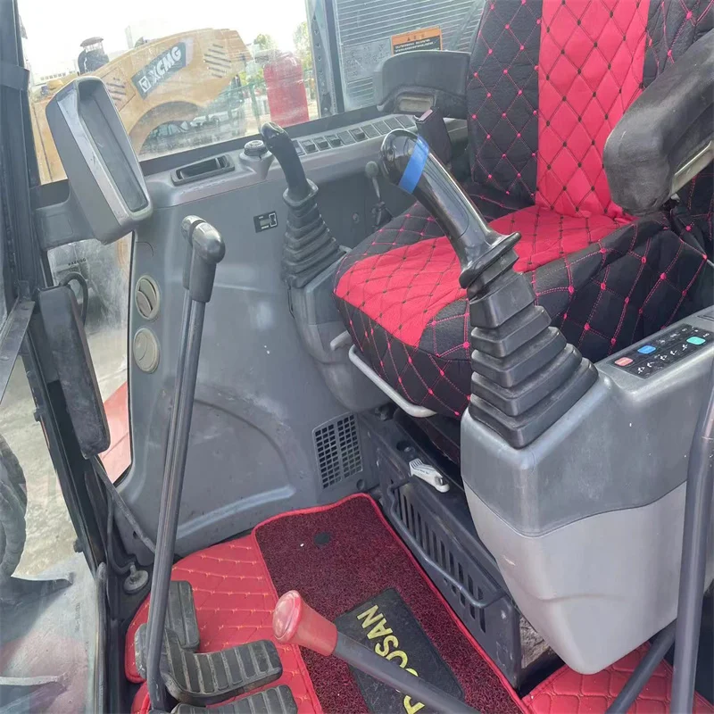 South Korean second-hand 6-ton crawler excavator,  used  Doosan DX60 small excavator