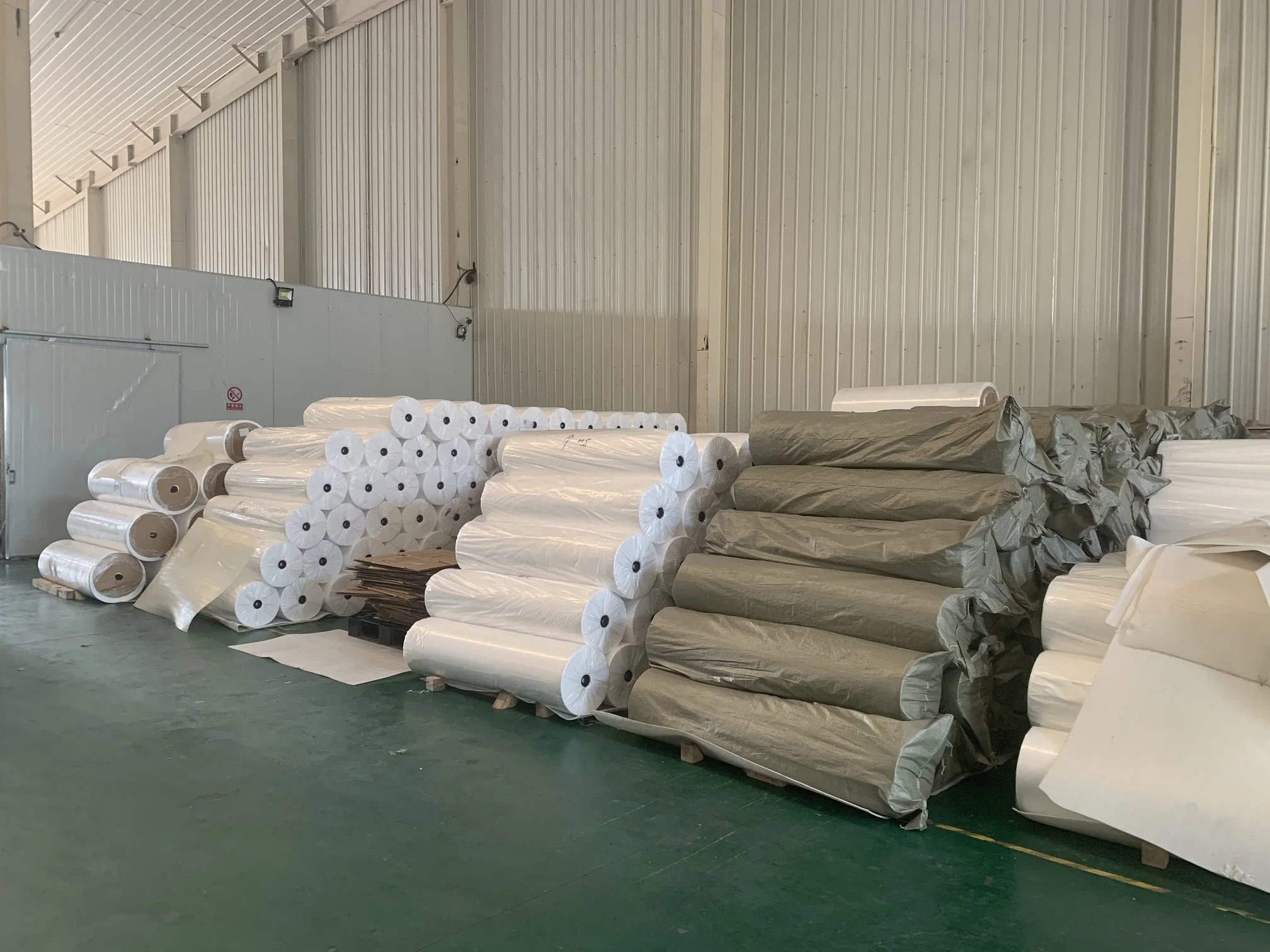 Non Woven Laminated Fabric Coated PE Breathable Film For Type 5/6 Medical Protective Coveralls Suit Fabric Material