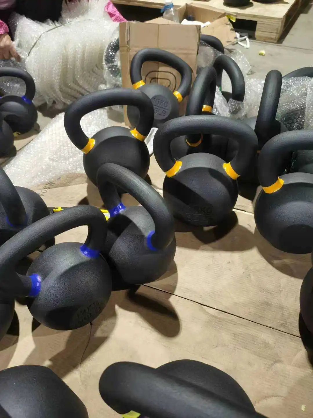 Factory sale Powder Coated Cast Iron kettlebell color rubber kettlebell cement concrete kettlebell
