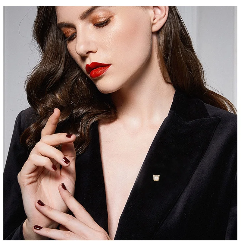 XILIANGFEIZI Latest Cute Temperament Lapel Bear Corsage Animal Pearl Small Pin No Perforation Magnet Brooches