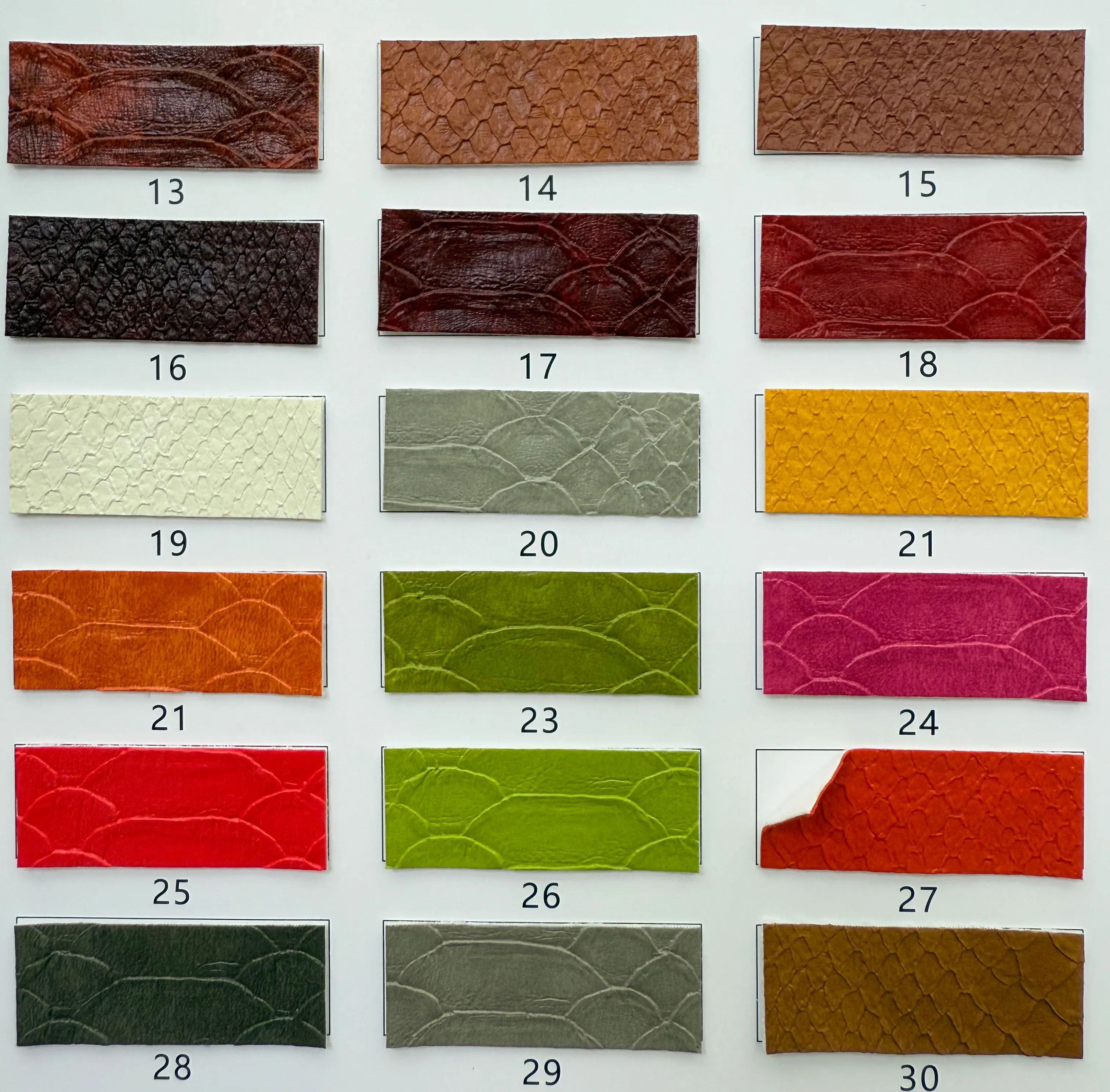High Gloss Fish Scale Pattern Decorative PVC Leather 0.7mm Wear-Resistant for Luggage Cosmetic Bag Car and Colored Packaging