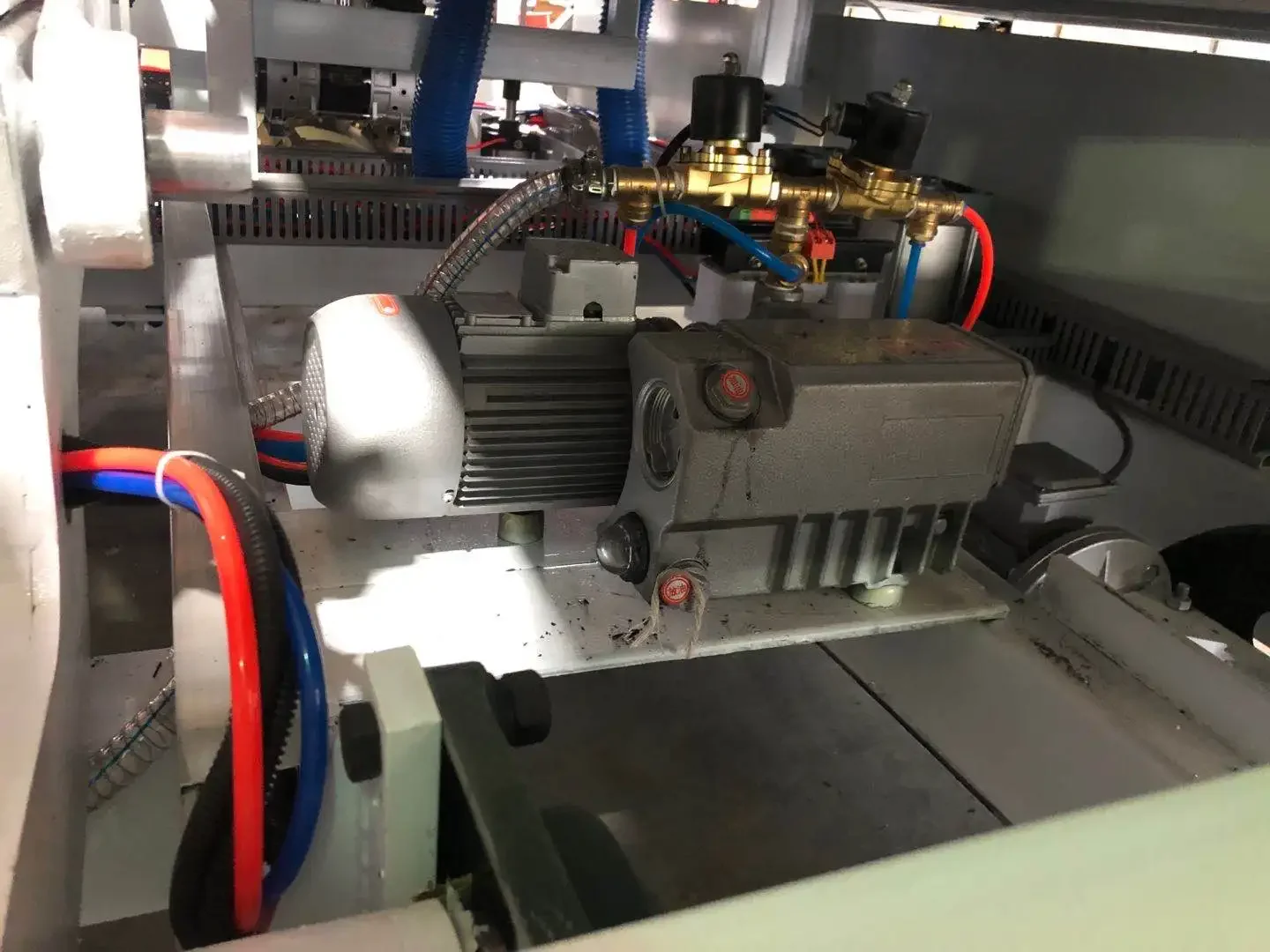 Automatic Mirror Stone Ceramic Tile Machine Cut Glass With Convey Belt Cutting CNC Machinery Cutting Table