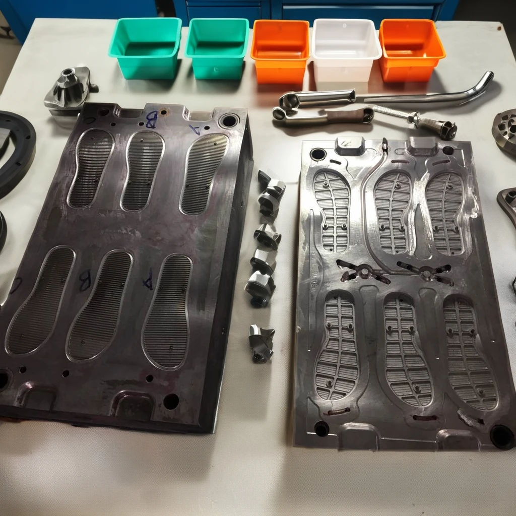Chuangsheng pu sole mould shoe sole moulding  price footwear sole mould maker