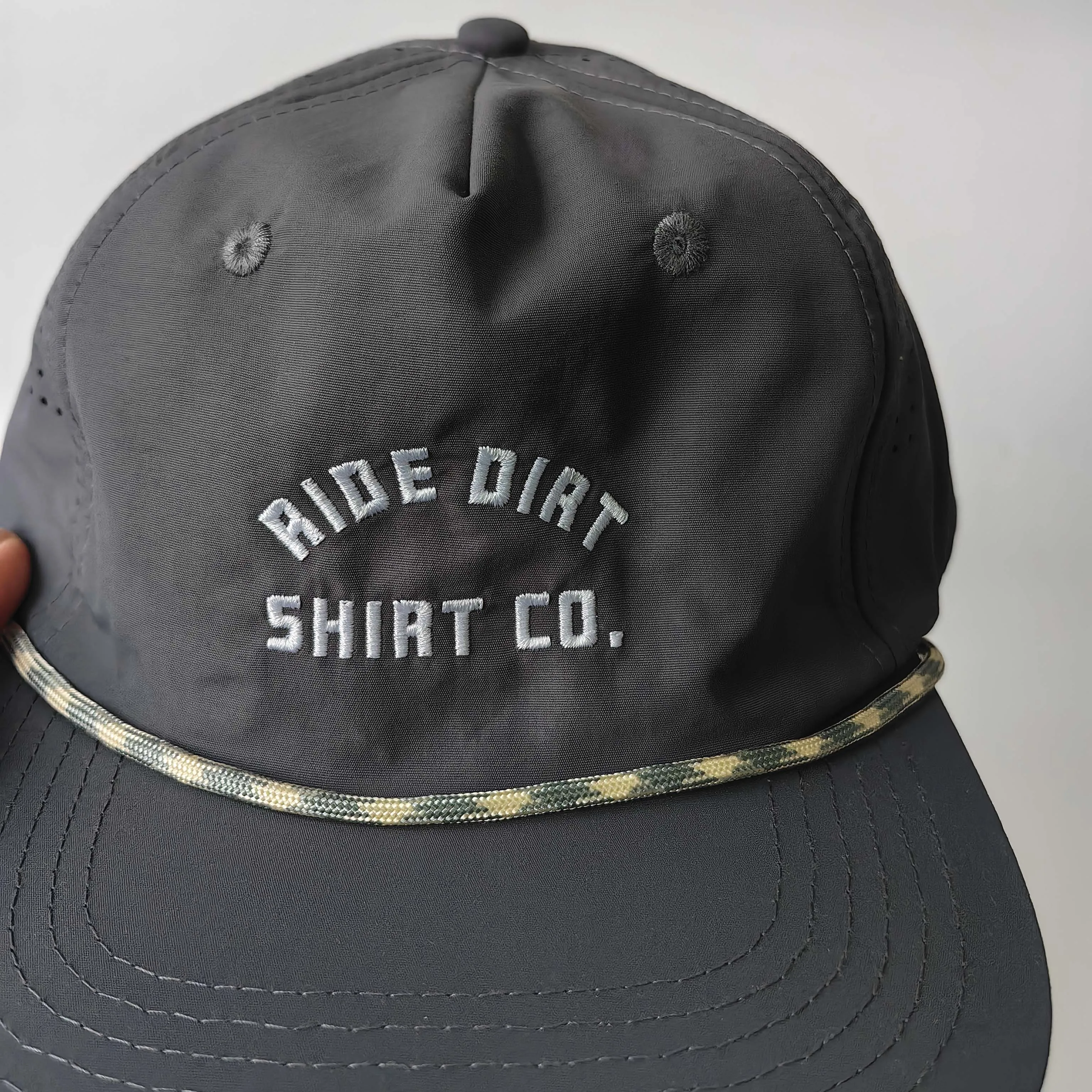 Мужская 5-панельная бейсболка с перфорированной лазерной резкой