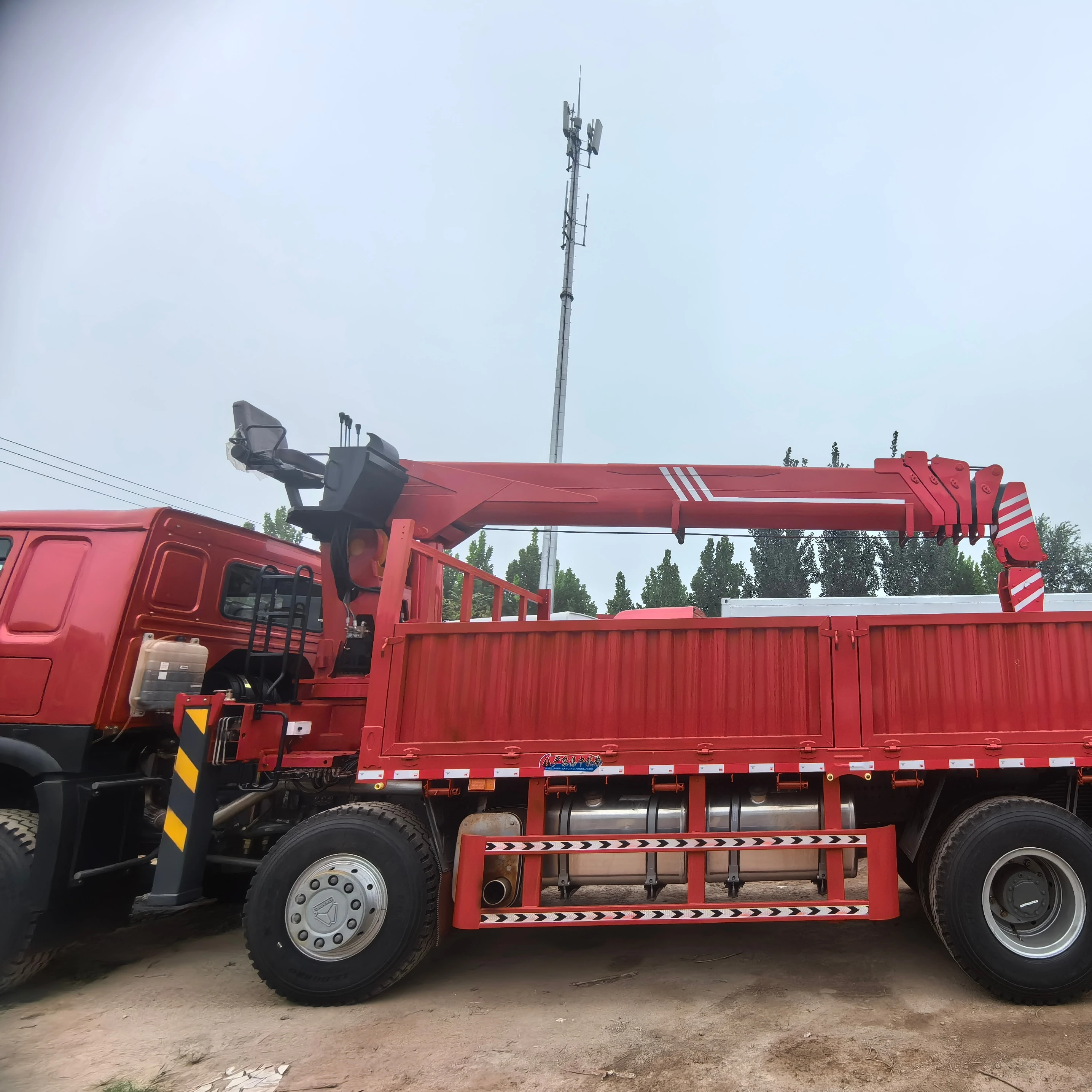 Crane with Hydraulic System and Remote Control System on Sale