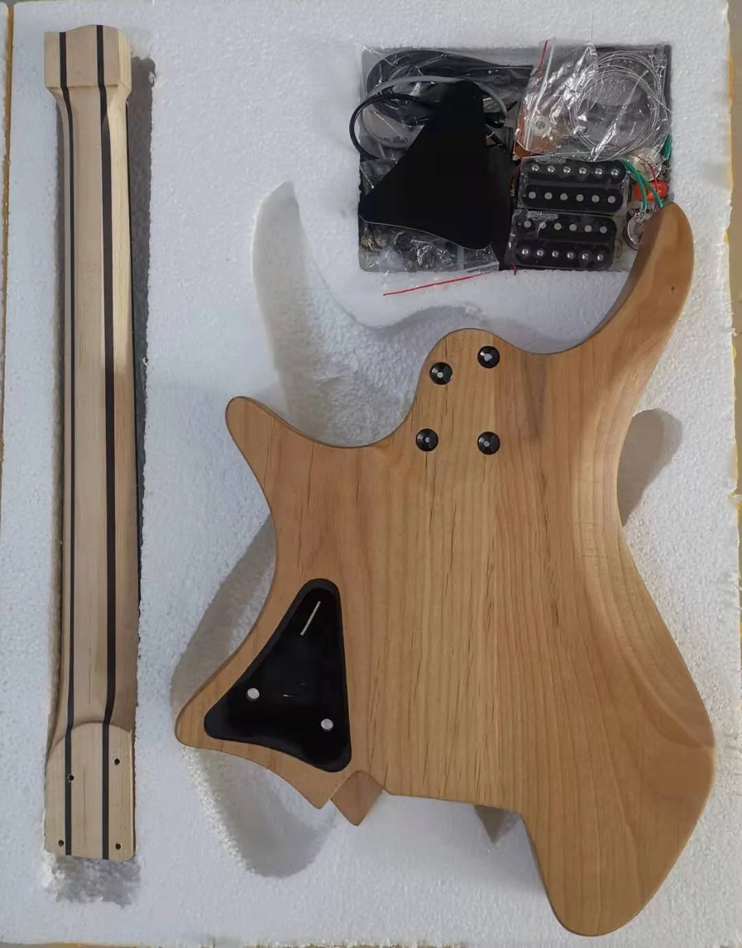 
New Style whole sell headless guitar kit 6 string alder body flame maple top maple neck factory outlet fanned fret 