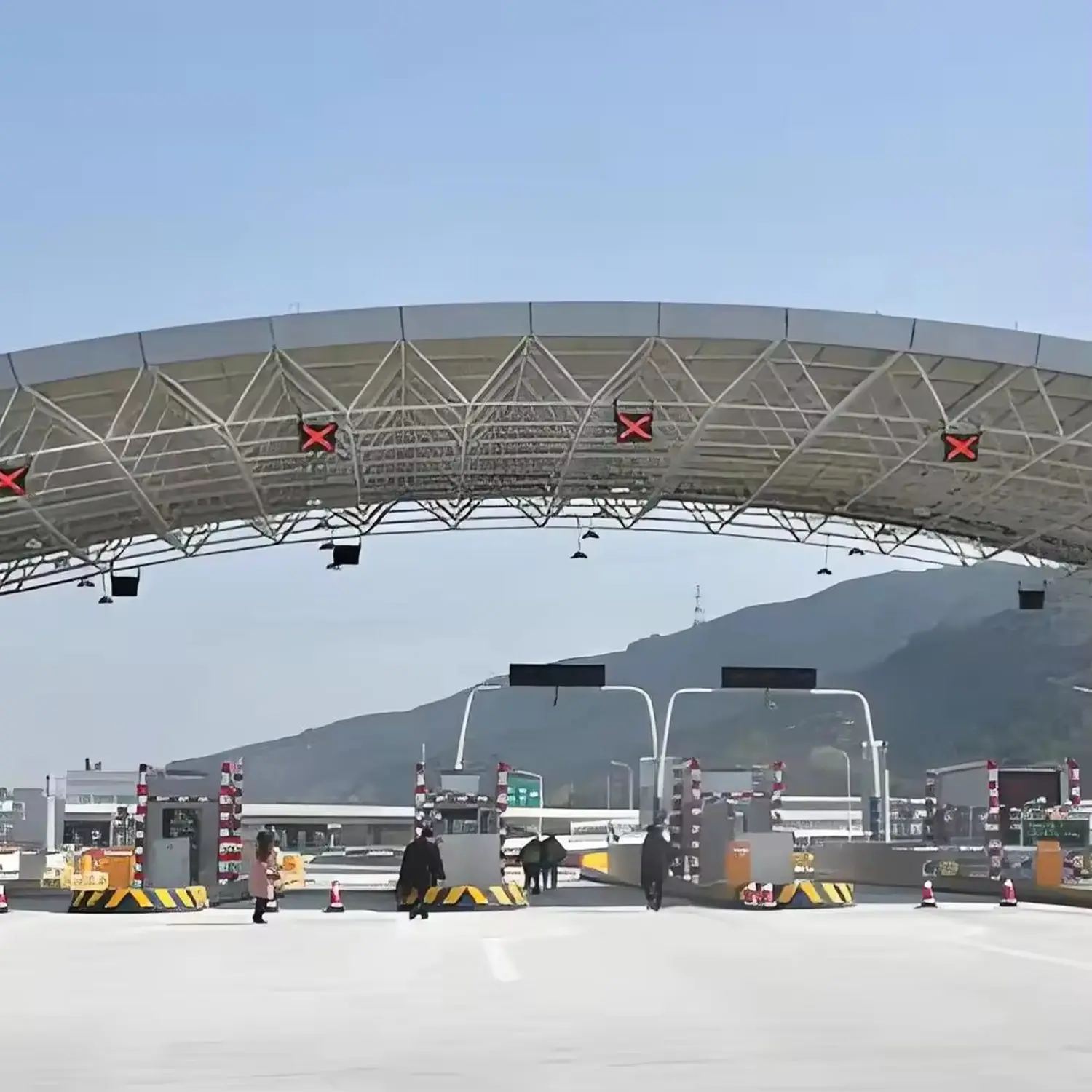 Wind-resistant Design Prefab Bolted Ball Joined Space Frame Roof Steel Structure Toll Gate / Toll Station