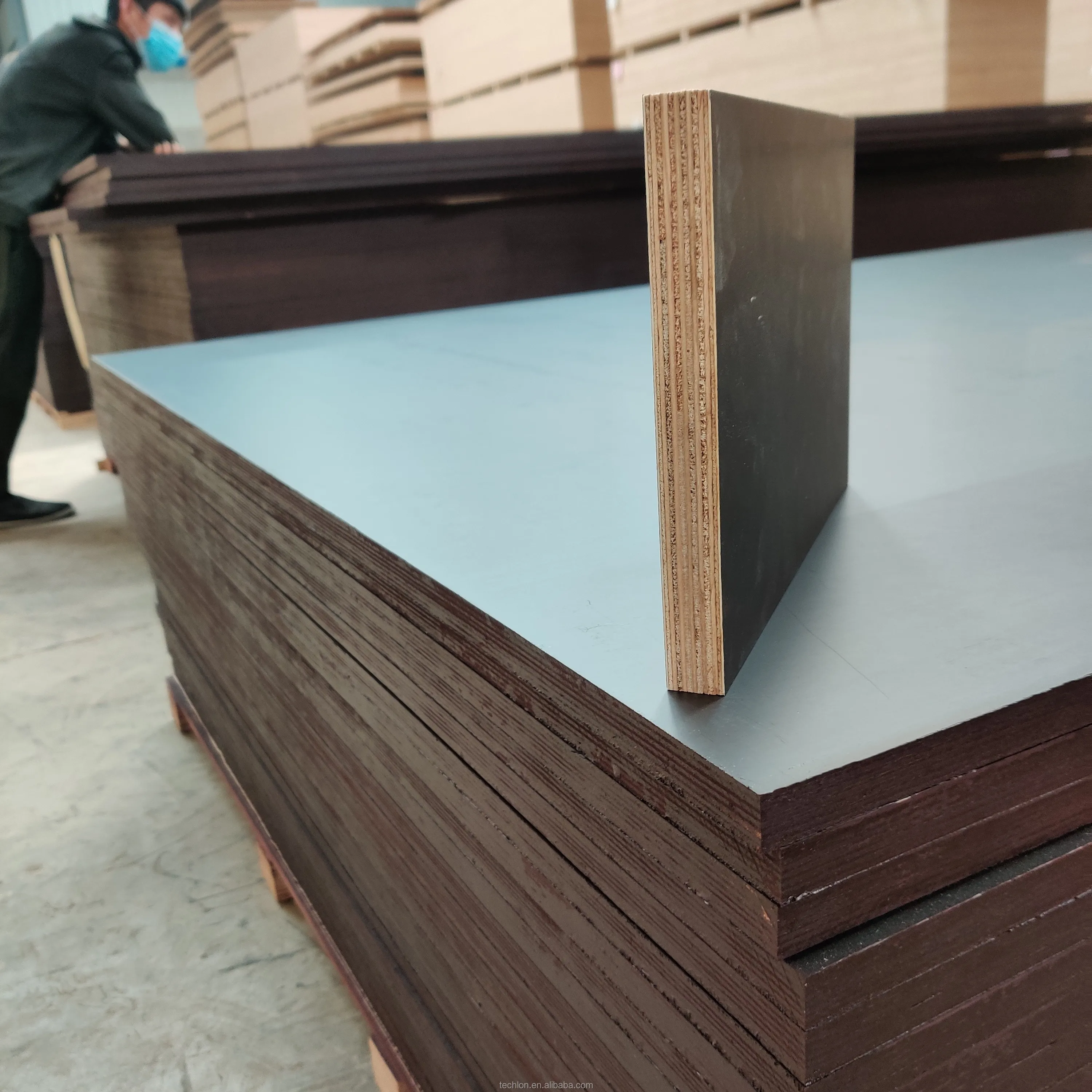 1220*2440mm brown Film Faced Plywood 12mm waterproof anti slip for shuttering formwork