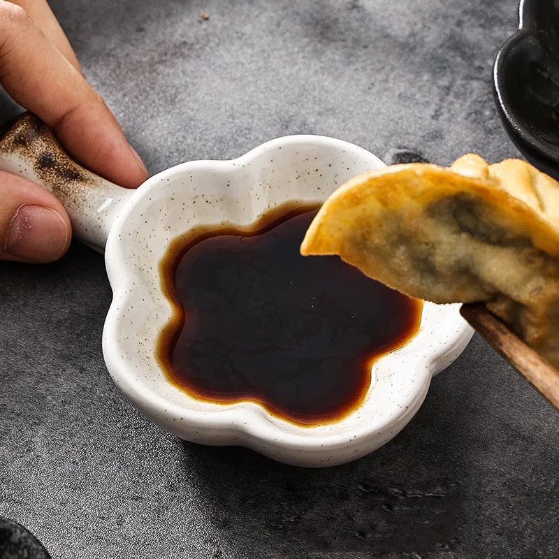 High-end Japanese Retro Plum Blossom Shape Tableware Restaurant Ceramic Sauce Dish Plate