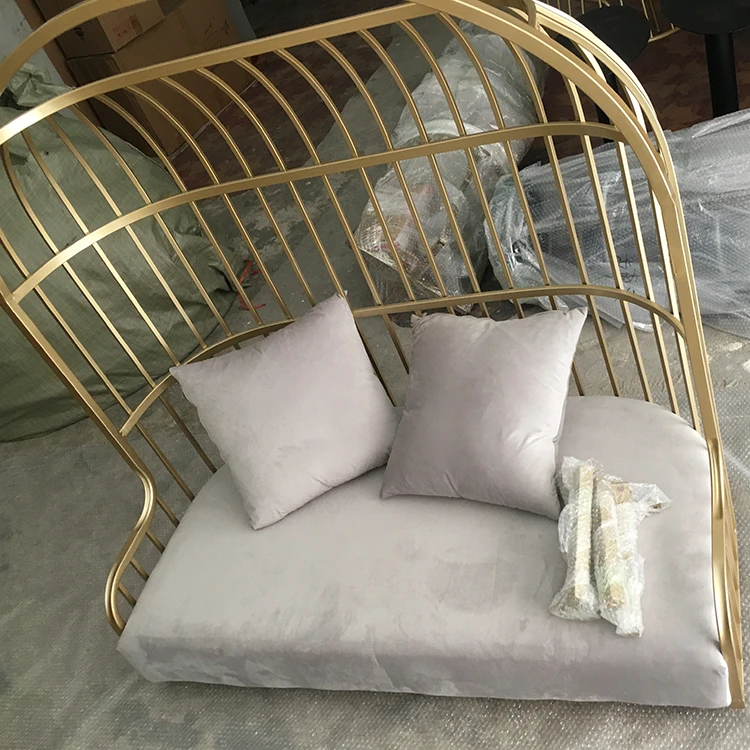 Прямая продажа с фабрики, индивидуальная легкая Роскошная золотая клетка для птиц, кованый железный диван, гостиничный отдых, двойной диван, стол и стул, комбинация