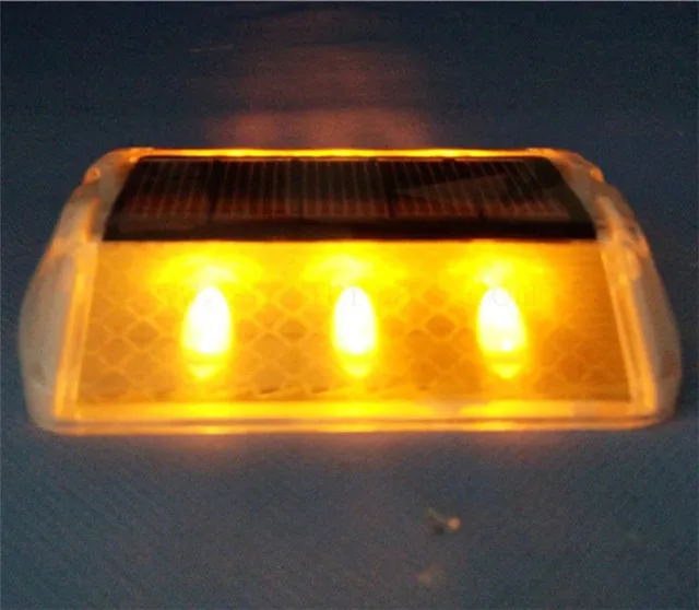 
High Brightness Plastic Solar Road Marker Cat Eyes Reflectors 