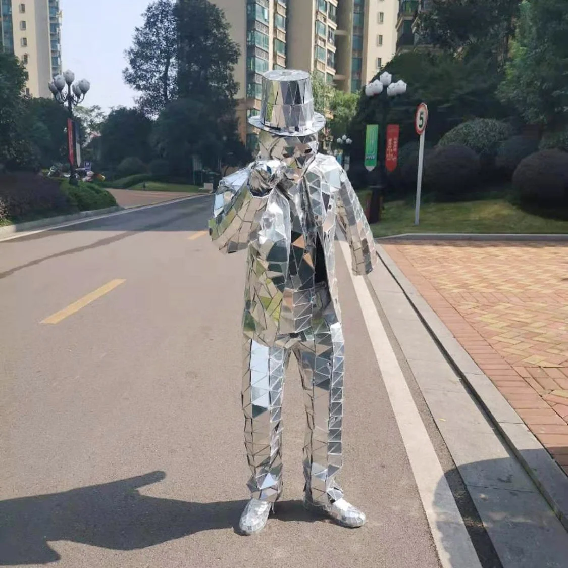 Customized night club entertainment costumes/dance costume props/sliver golden mirror man costume for sale