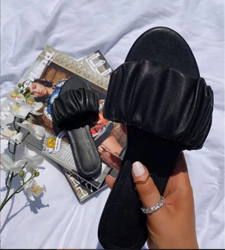 Newest fashion beach slippers Latest design pearl slide sandals flat women diamond flip flops