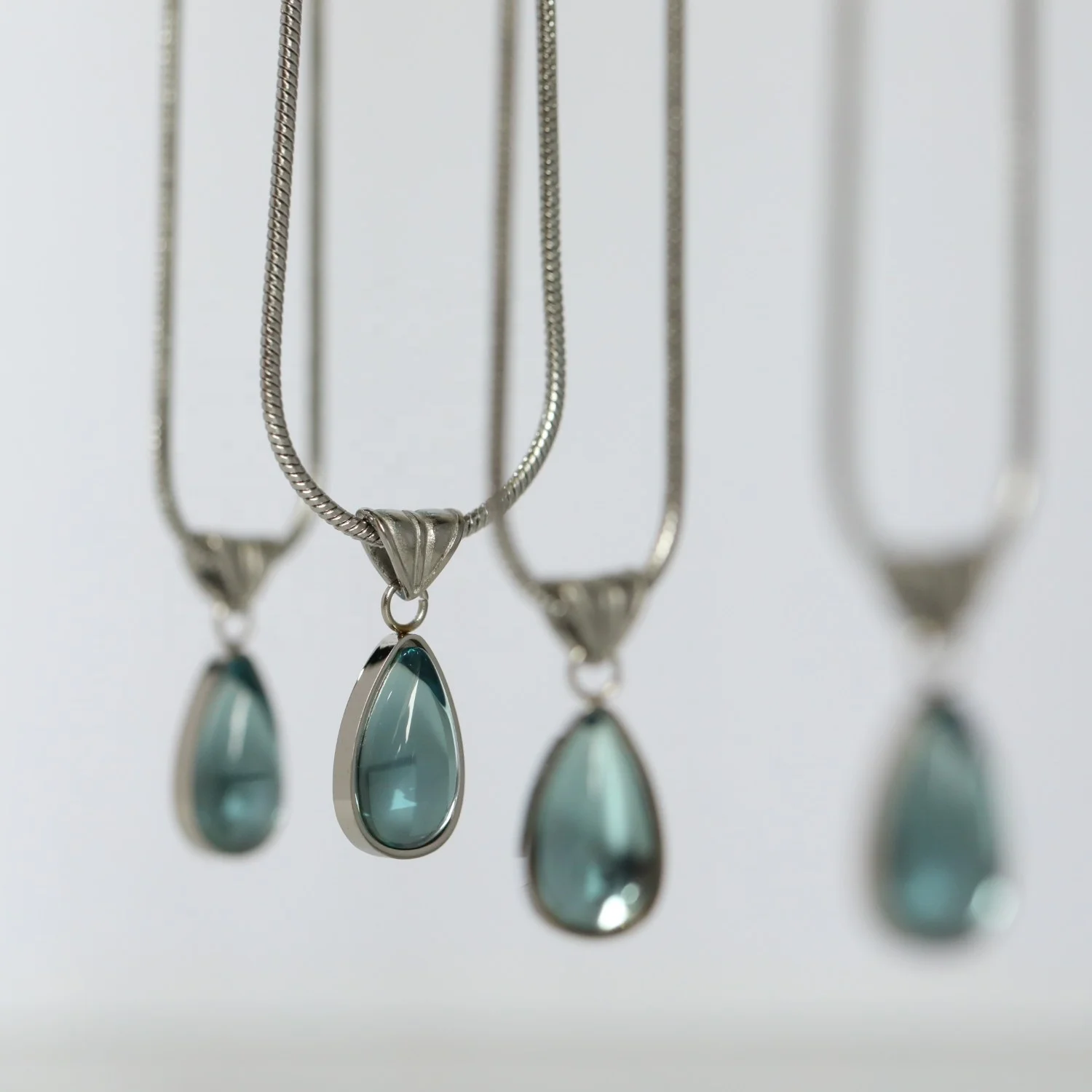 Dina Wholesale Fine Jewelry Vintage Stainless Steel Jewelry Olive Green Teardrop Necklace 18K Gold Filled Jewelry