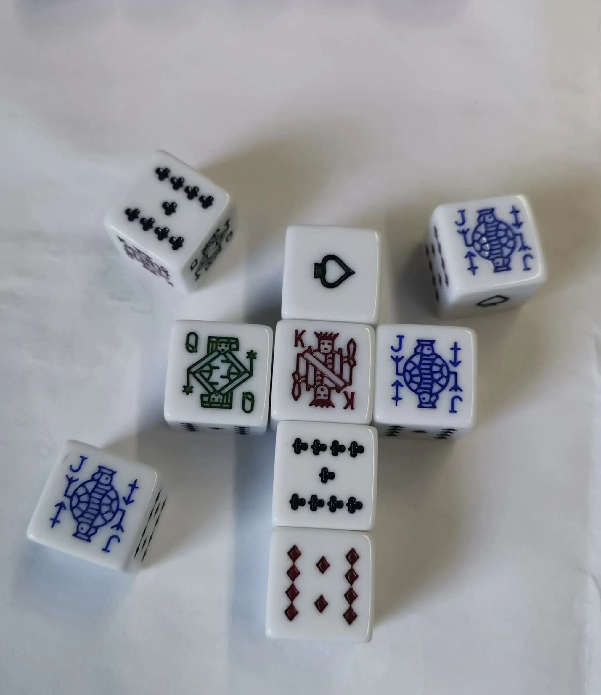 16 мм D6 квадратные округлые белые цвета слоновой кости гравировка дизайн индивидуальная печать логотипа игральная игра компоненты Акриловые Пользовательские покерные