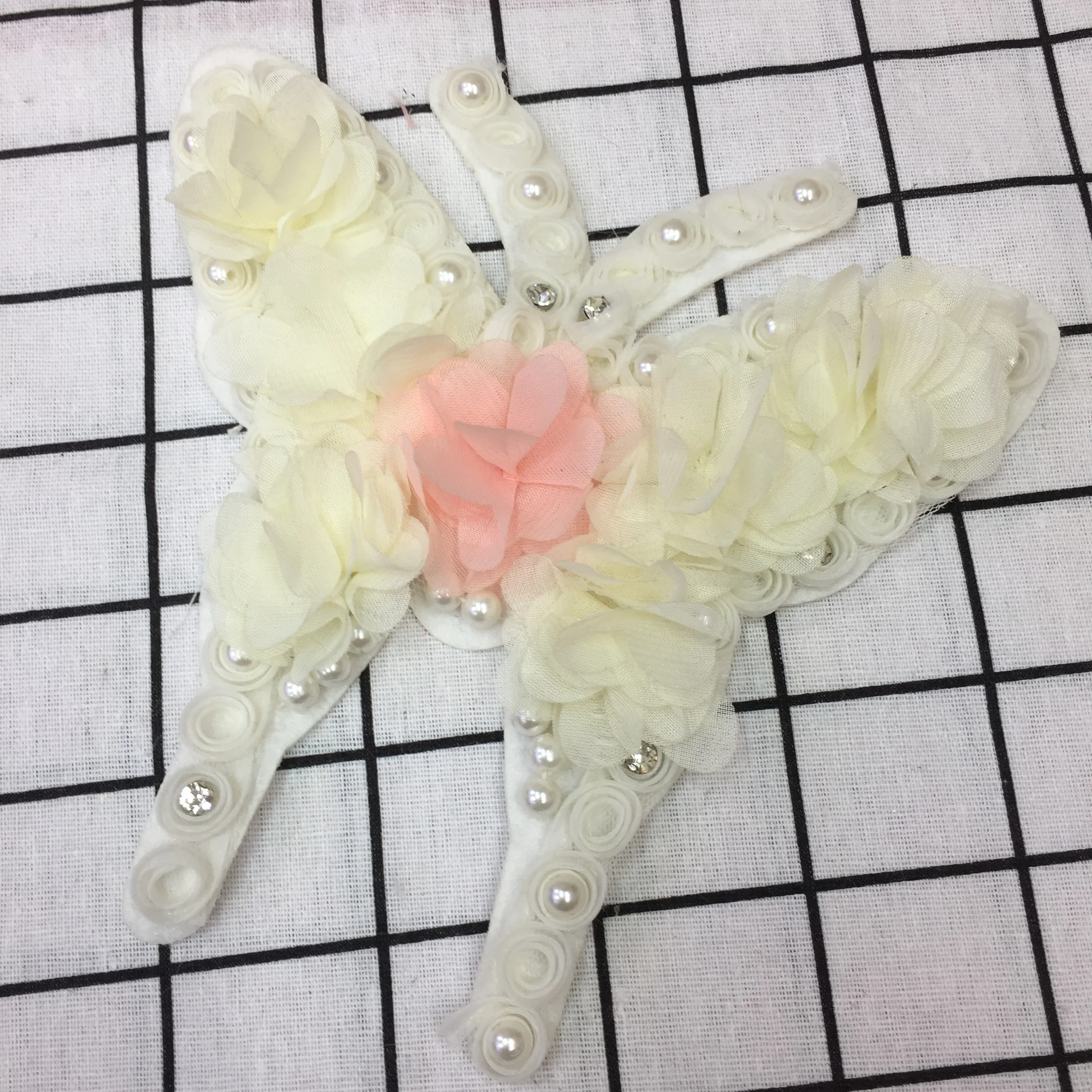 Оптовая продажа кристалл жемчуг Бабочка дизайн бисером патчи Вышивка Пользовательские бисером аппликация