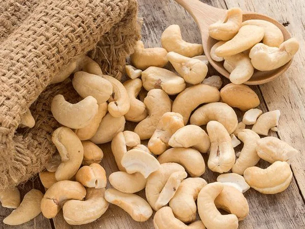  Сушеные/сухие орехи кешью-100% натуральные высококачественные (Сертификат: HACCP ISO 22000 VIETGAP ...)