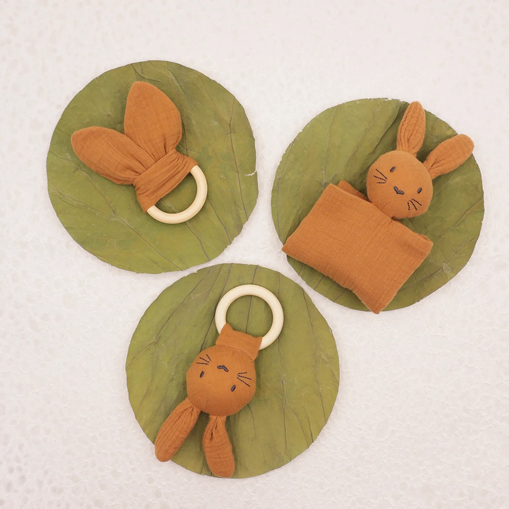 Natural Lovely Knitted Bunny Handmade High Quality Small Wooden Crochet Baby Teethers Rattles