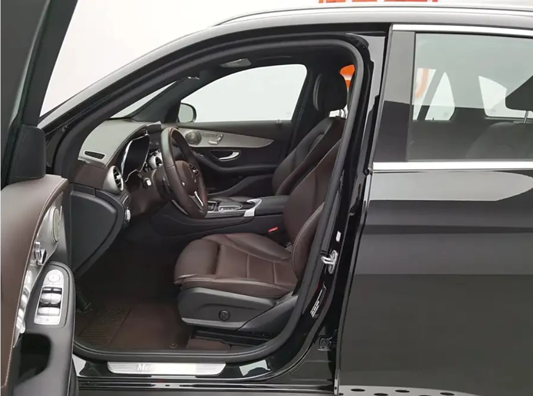 Недорогой Подержанный роскошный внедорожник GLC 2021 260 L 4MATIC Dynamic