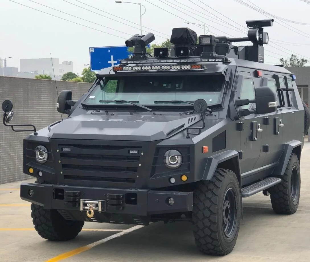 Военный бронированный автомобиль для защиты от шахт и