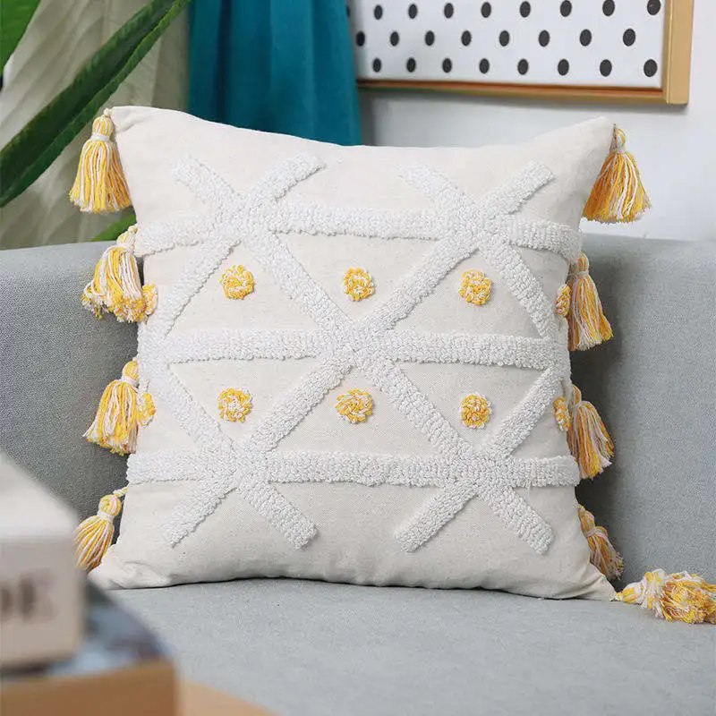 Innermor 2024 News hot selling gold ball tassel Farmhouse Decor tufted cotton boho style hand made cushion cover