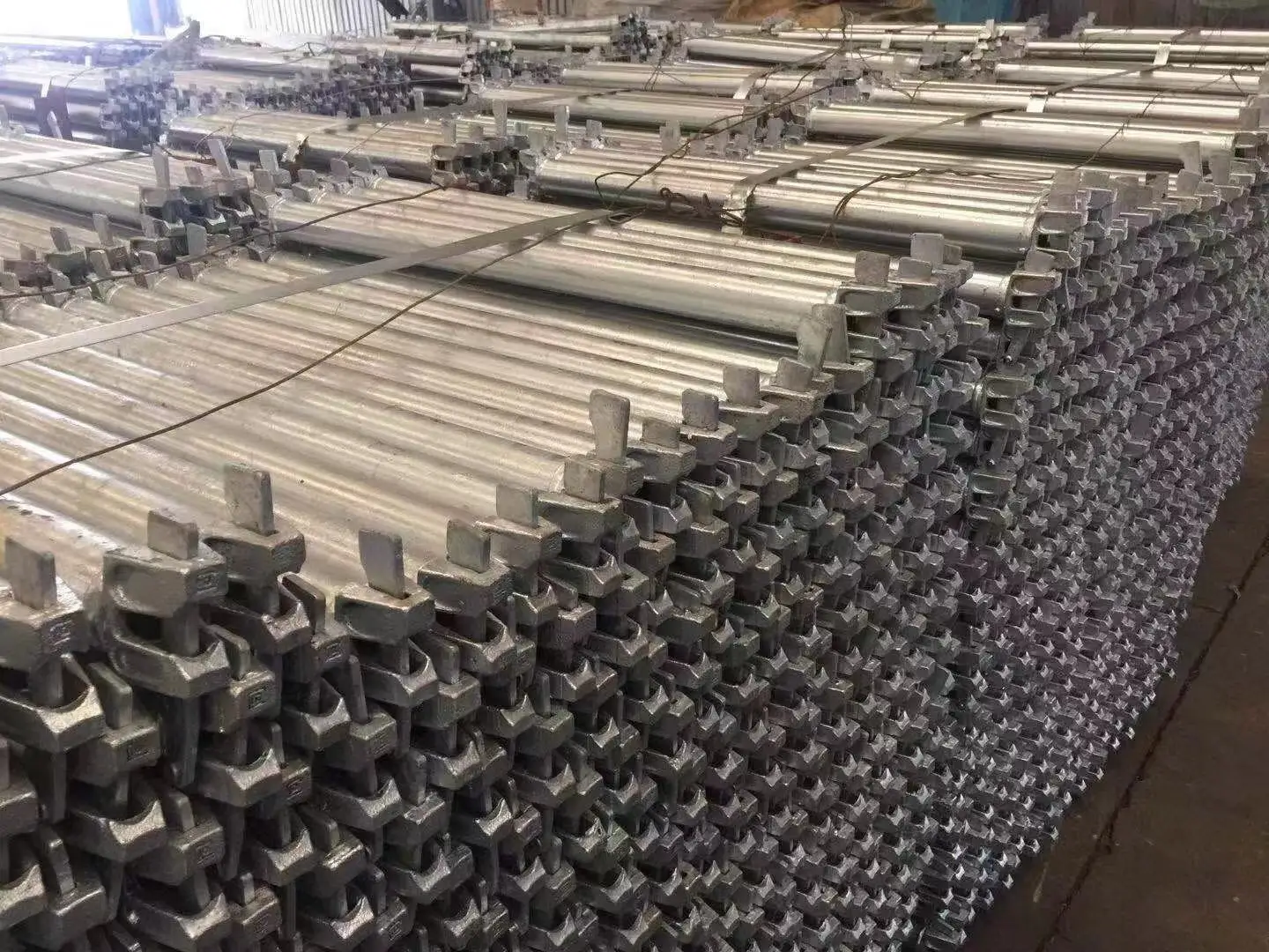 Heavy Duty Industrial Design Central Ring Lock Scaffolding System Hot Dip Galvanized Steel Cuplock and Ringlock Variants