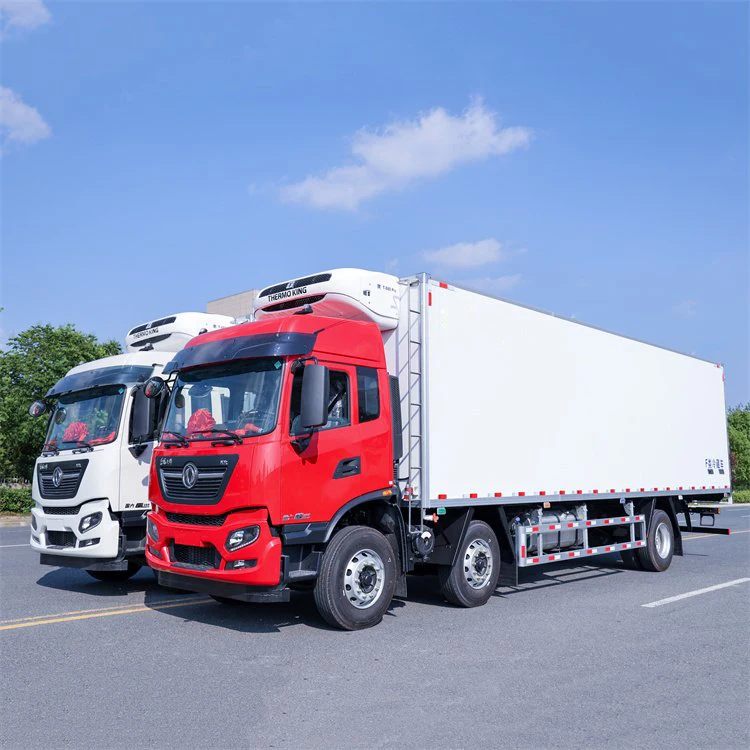 Good thermal insulation 9.6 meters Dongfeng Tianjin KR small three-axle Freezer Refrigerator Van
