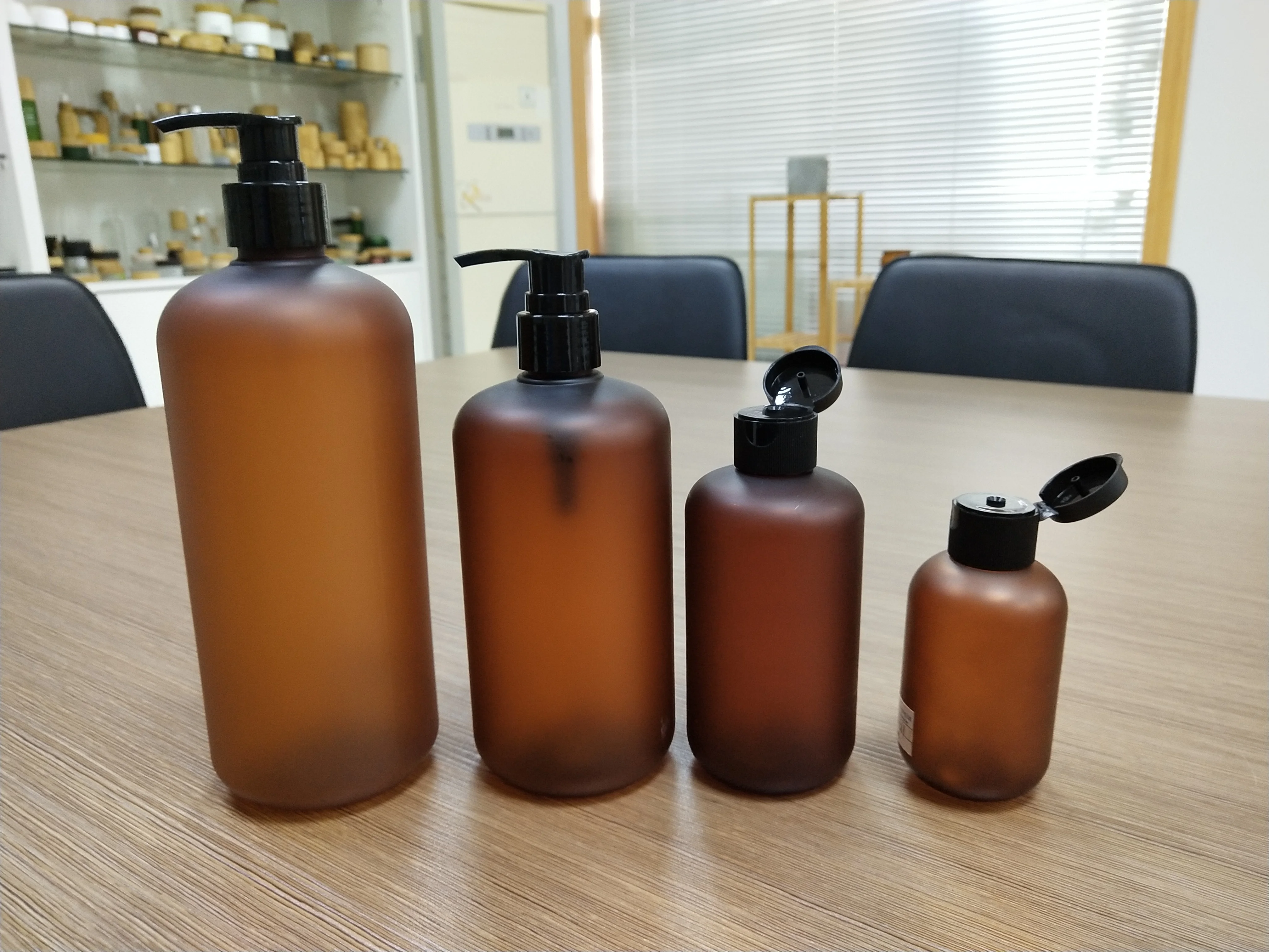 cosmetic packaging 120ml Frosted amber pet plastic flip cap bottle