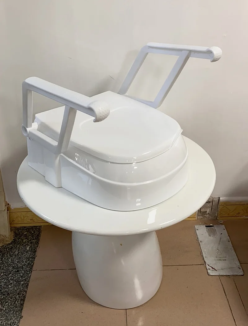 Universal Raised Toilet Seat Portable Elderly Disabled People Rehabilitation Therapy Supplies Pivoting armrests height adjust
