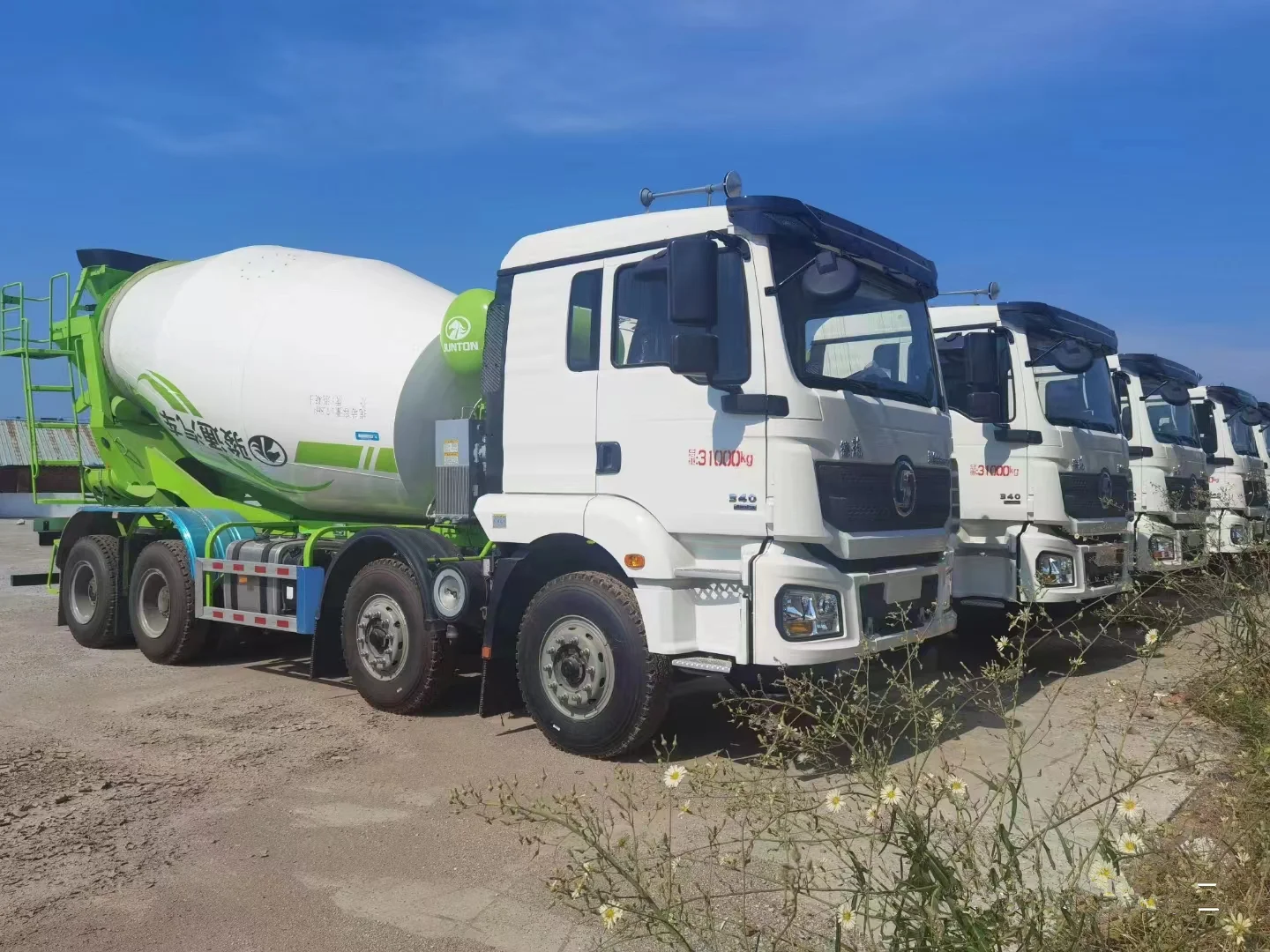 300Units stock EURO 5 12bm 14cbm Shacman 8x4 concrete mixer trucks for sale.png