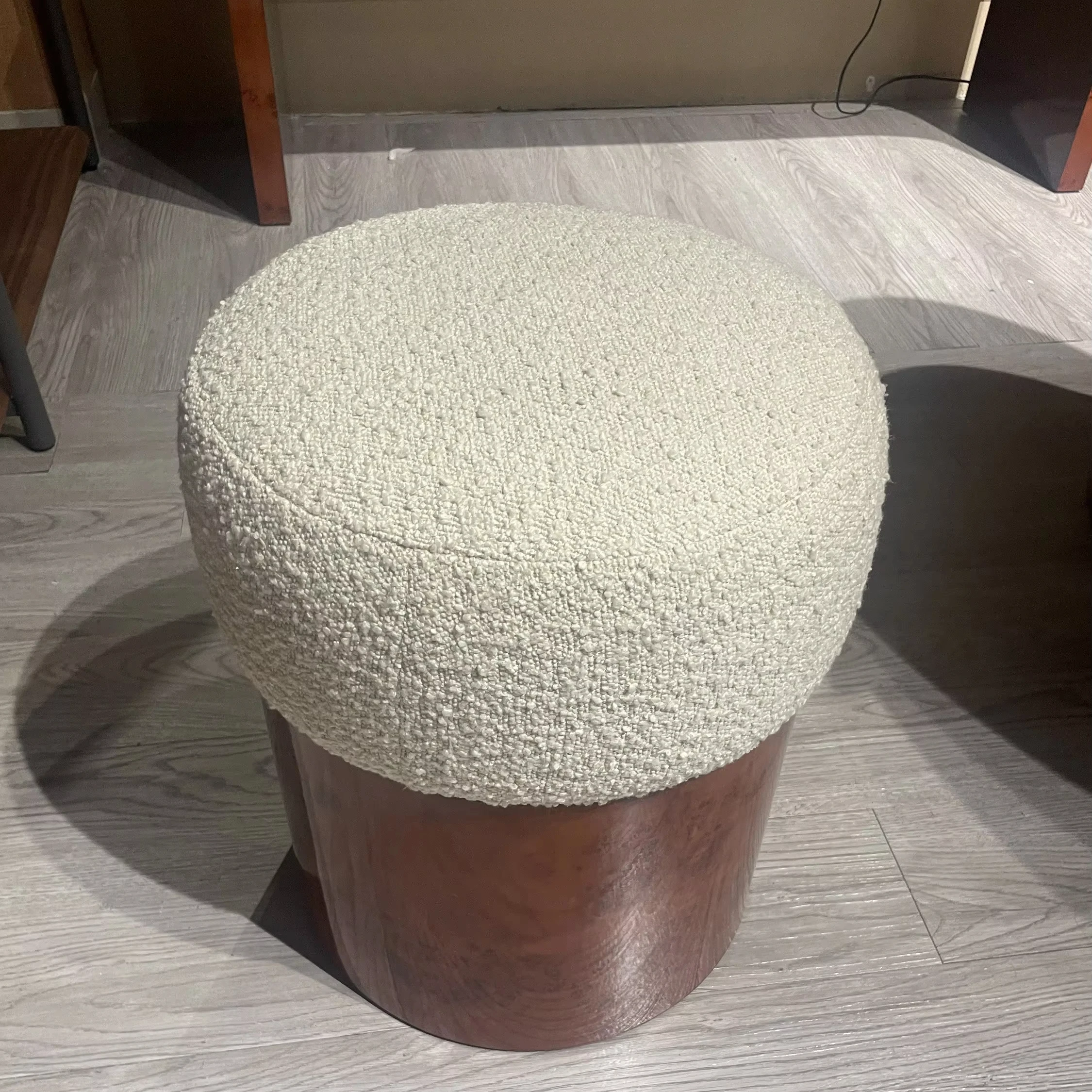Disen Furniture Modern Round Solid Wood Base Small Mushroom Lamb Wool Ottoman Make up Stool Velvet Round Ottoman