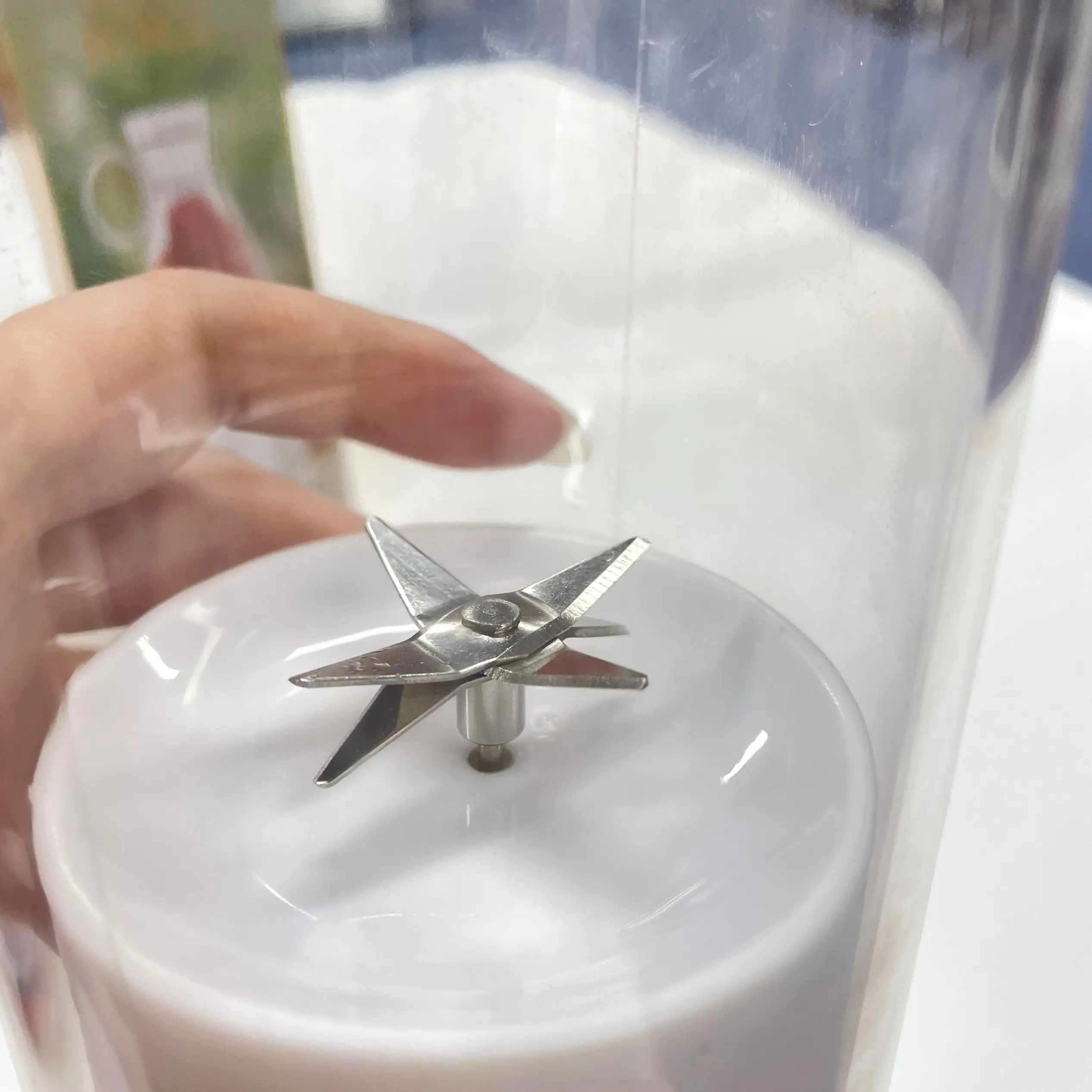 Waterproof Portable Travel Blender 380ml Smoothie Maker with Spout Portable Blender USB Rechargeable Protein Blender Car Battery