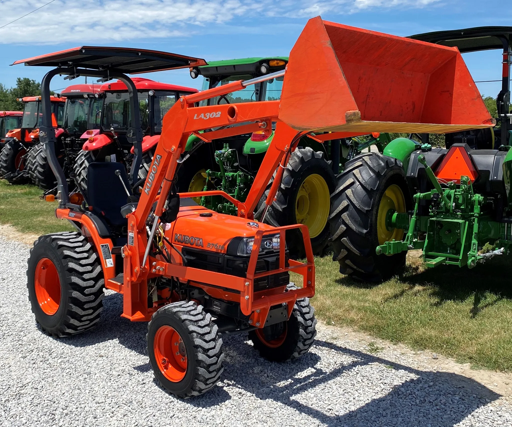 Newest multifunctional small/mini farm kubota tractor with best price rubber track tractor with all accessories