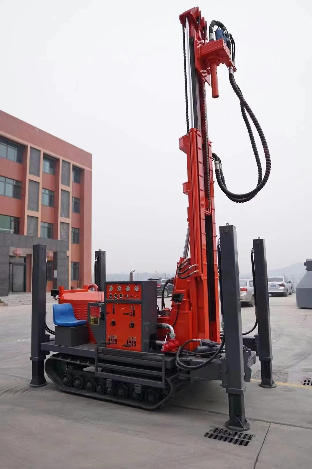 200m Crawler Type Well Drilling Rig Water Well Drill Rig for Rent with Mund Pump