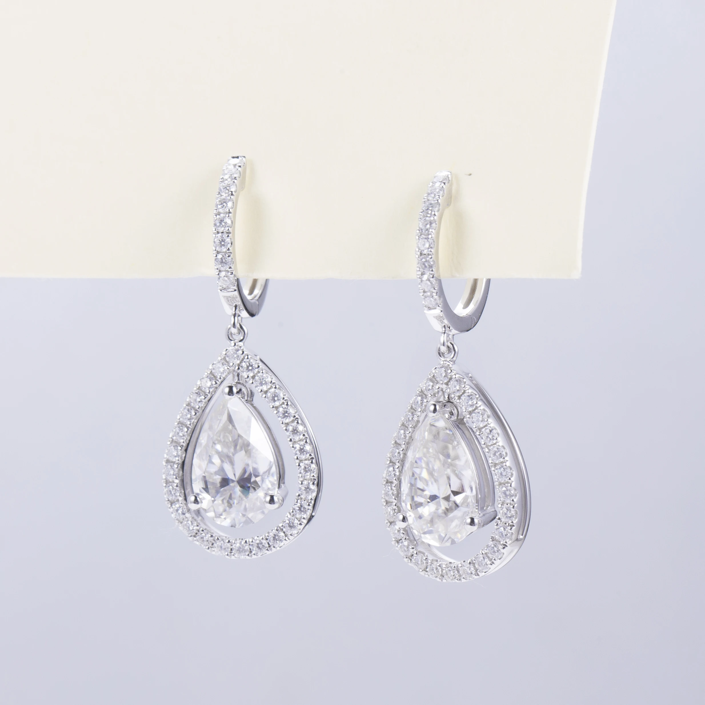 Бриллиантовые серьги-гвоздики