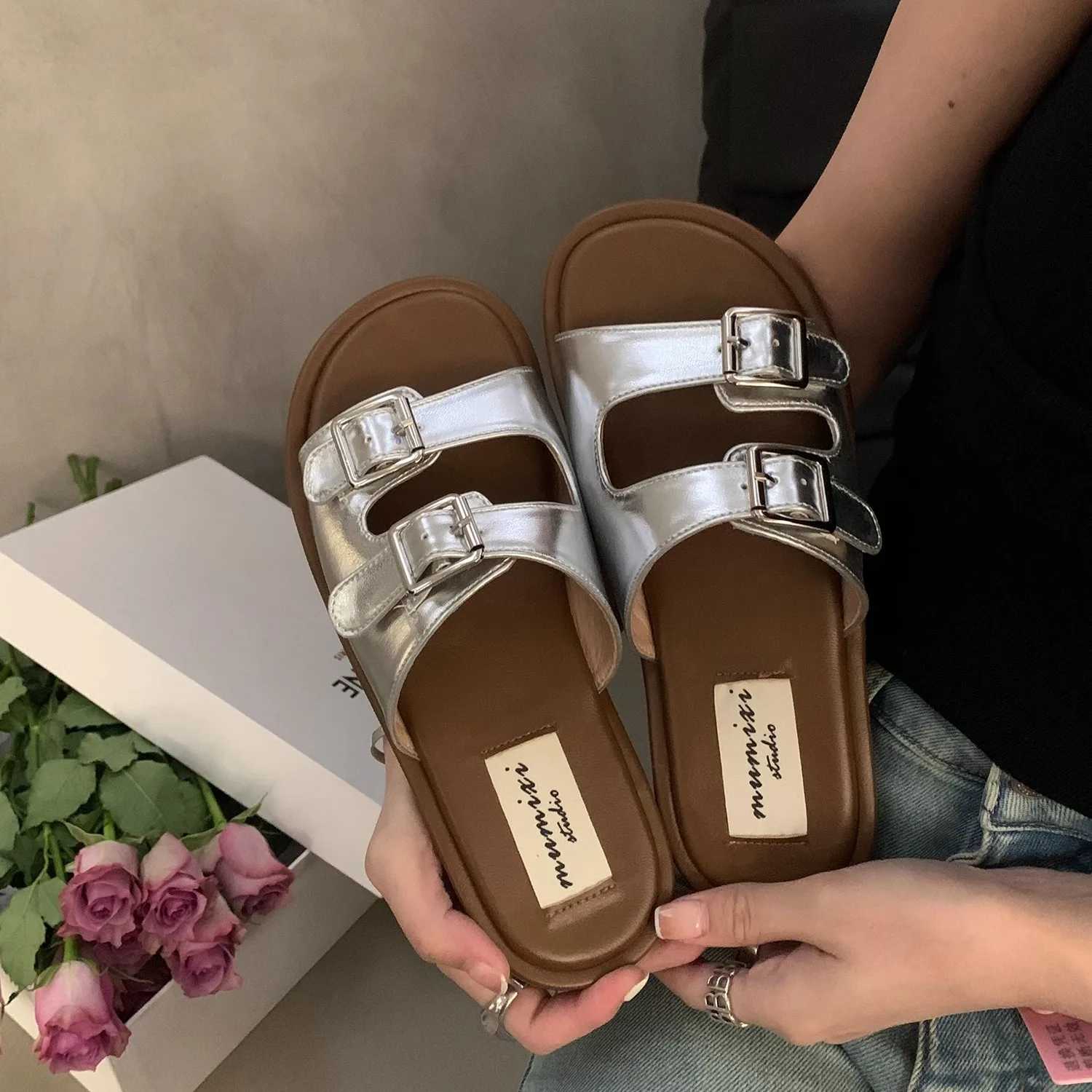 Hot selling ladies Two Leather Buckle silver comfortable flat Sandals Soft Buckle Straps Retro Slippers for beach