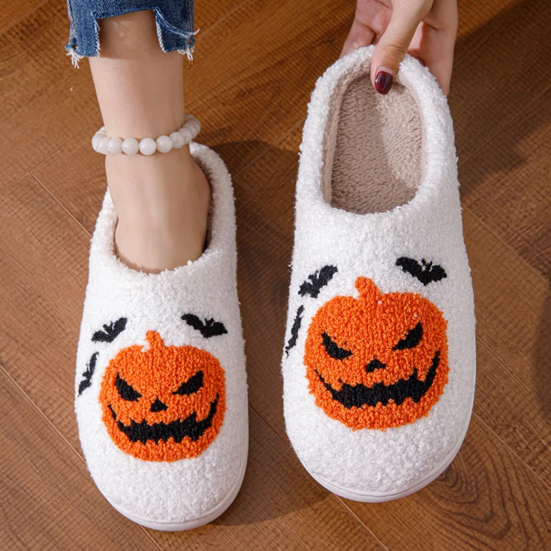 New arrival holiday slippers Warm and comfortable home slippers Halloween atmosphere plush slippers