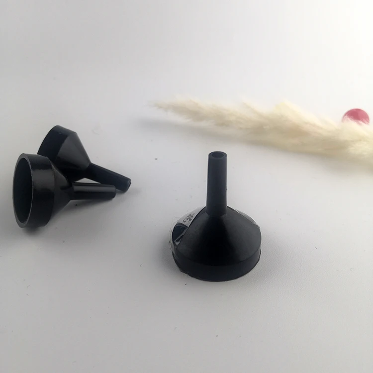 High-quality plastic mini household triangular oil funnel narrow mouth mini thickened kitchen experimental funnel