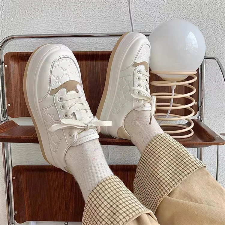 2022 New Small White Shoes Female Japanese Students Thick Bottom Casual Big Toe Bread Shoes