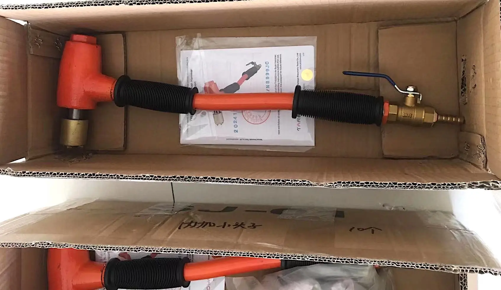 1 bush head Hand Held Air Scabbler 3600 BPM roughen the substrate creating the correct profile to bond construction materials