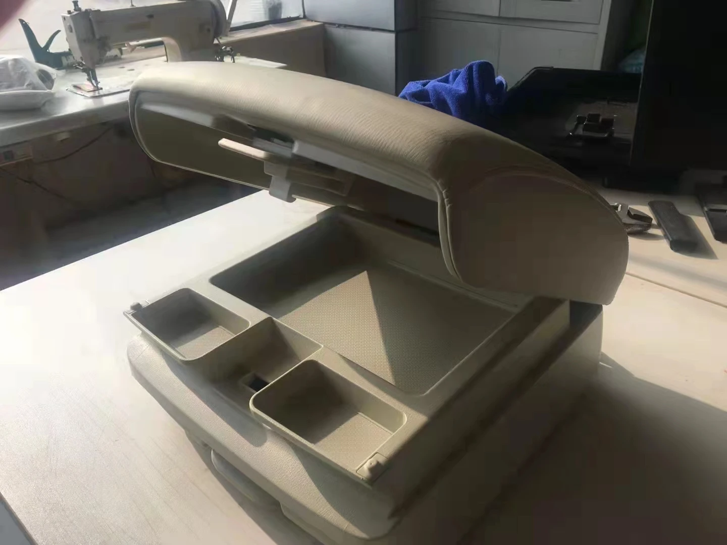 Good quality universal First Generation car console armrest box automotive accessories car parts for Infiniti QX65