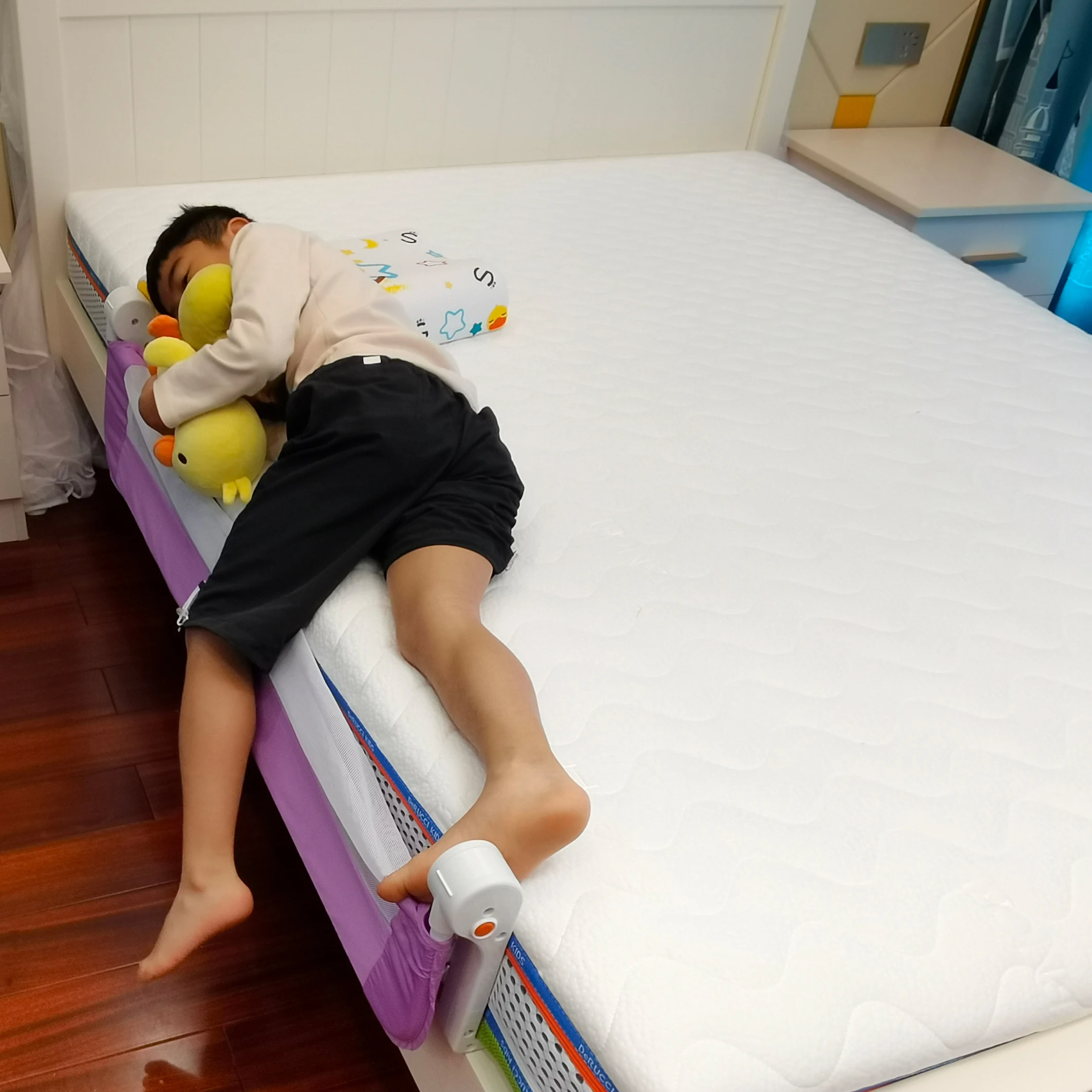 Foldable Child Safety Baby Bed Rail Barrier Fence Bed Side Barrier Guard For Kids Baby Bed Fence