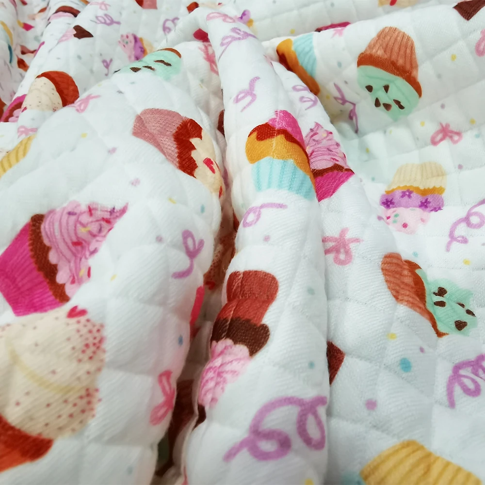 Custom Digital Printing Bullet Fabric Bullet Fabric 100%Polyester For Seamless Little Delicious Cupcakes Seamless Pattern
