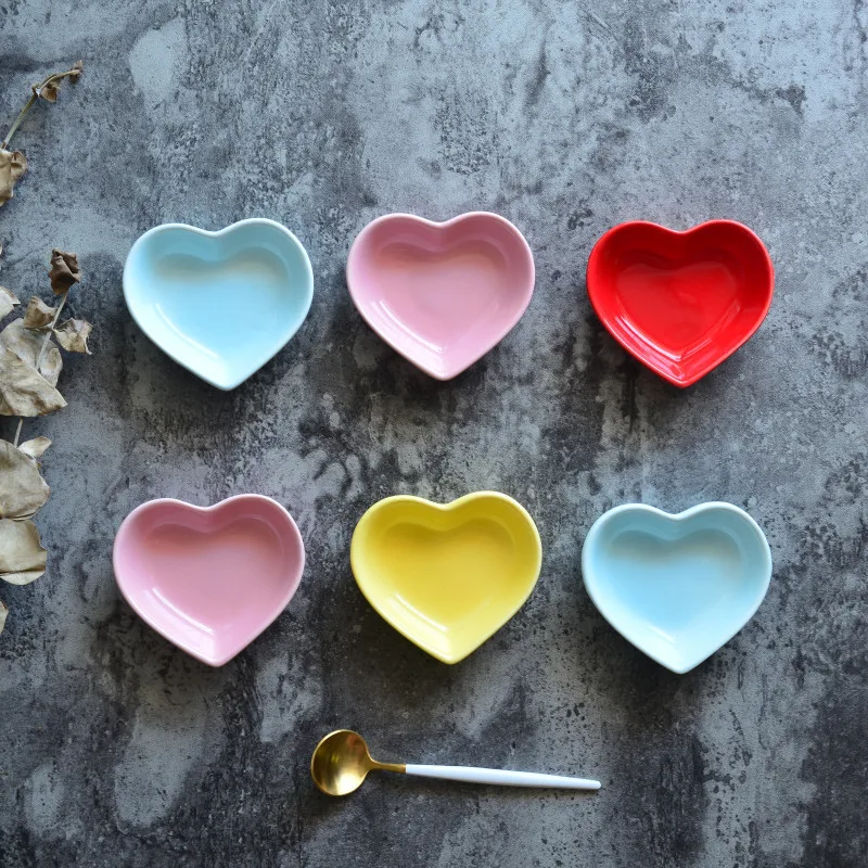 Wholesale High Quality New Colorful Heart Shaped Ceramic Plates Mini Plates Light Snack Tableware Pet Snack Seasoning Plates