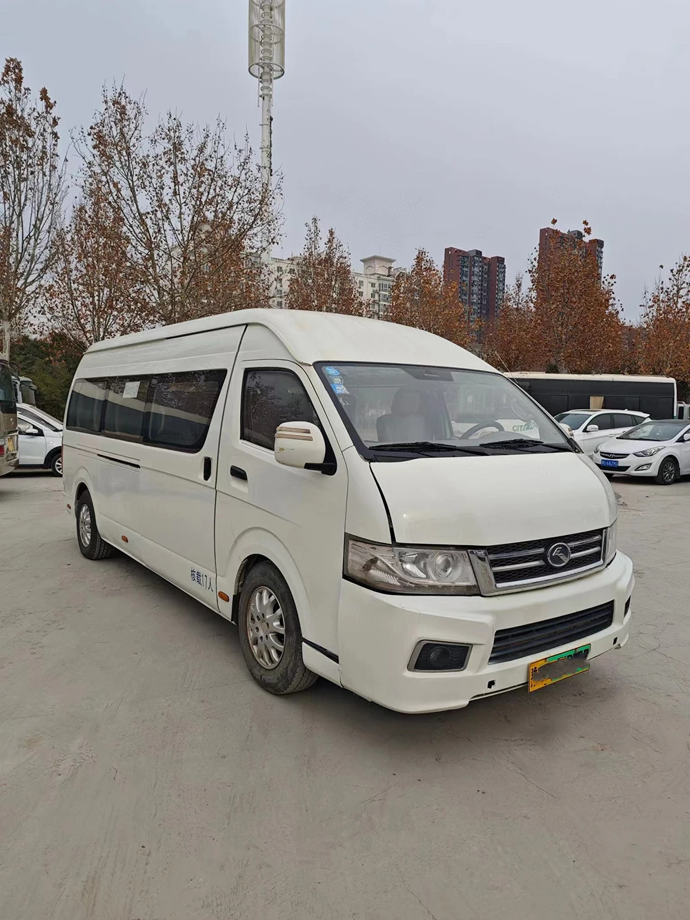 Средний автобус с левым рулем Kinglong 17 мест новый дизайн автобусный автоматический Подержанный микроавтобус для продажи